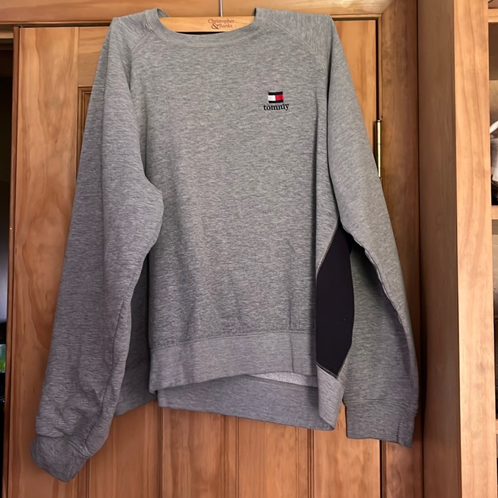 Women’s XL Tommy Hilfiger crewneck